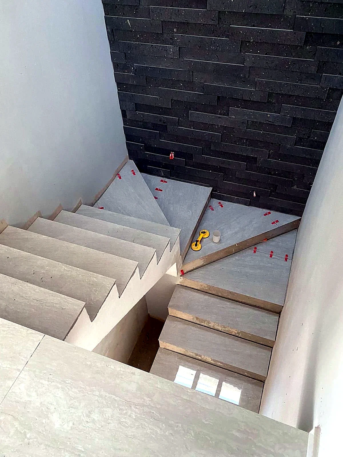 Escaleras durante su construcción